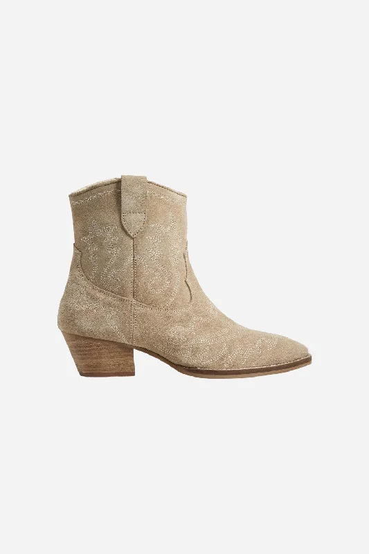 Seychelles Eagle Rock in Beige Suede