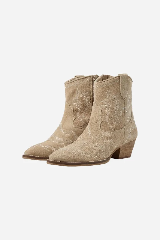 Seychelles Eagle Rock in Beige Suede