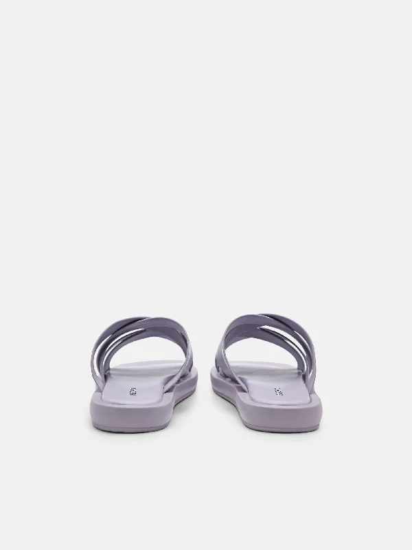 Izzie Flat Sandals