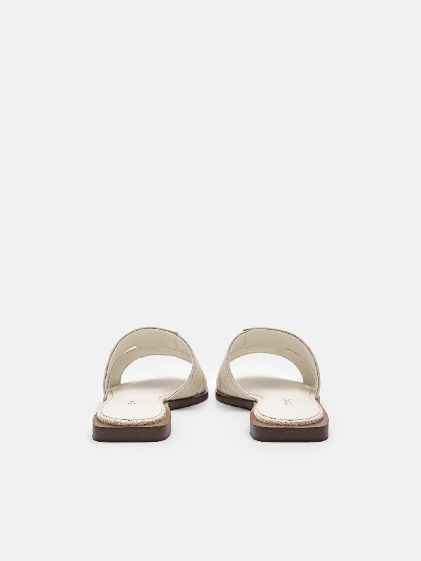 Iza Flat Sandals