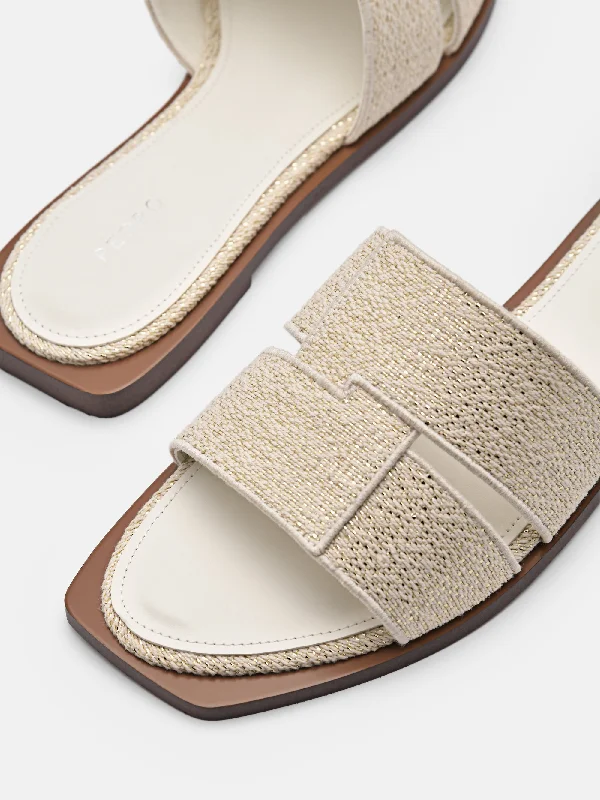 Iza Flat Sandals