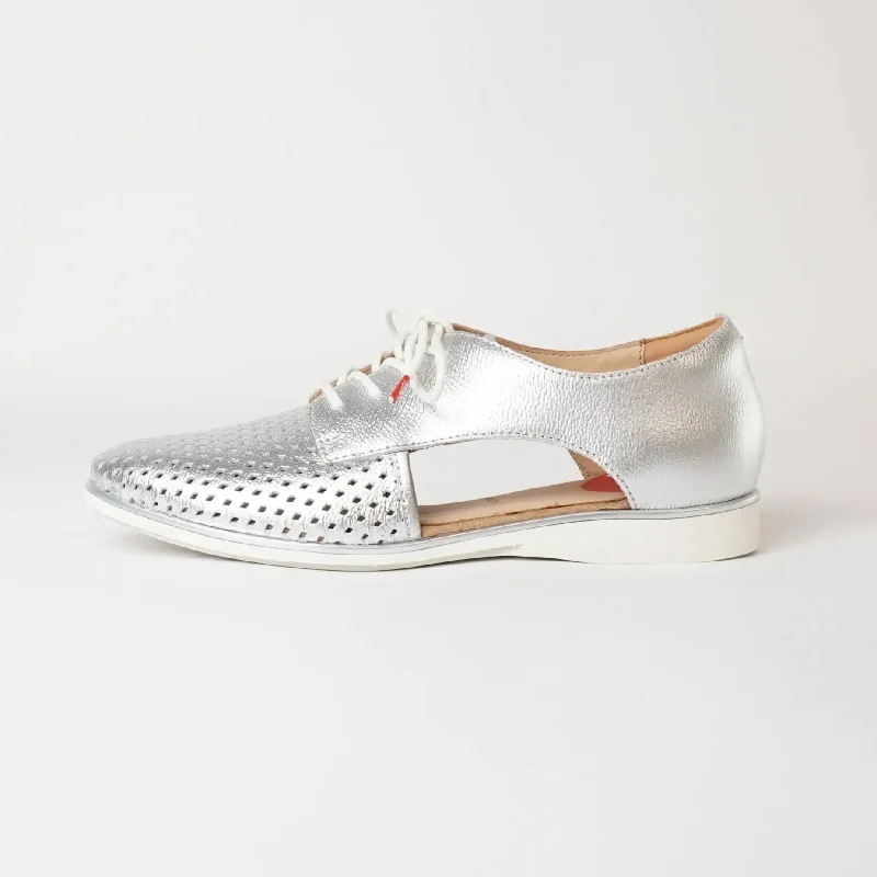 Sidecut Punch Silver Lace Up Flats