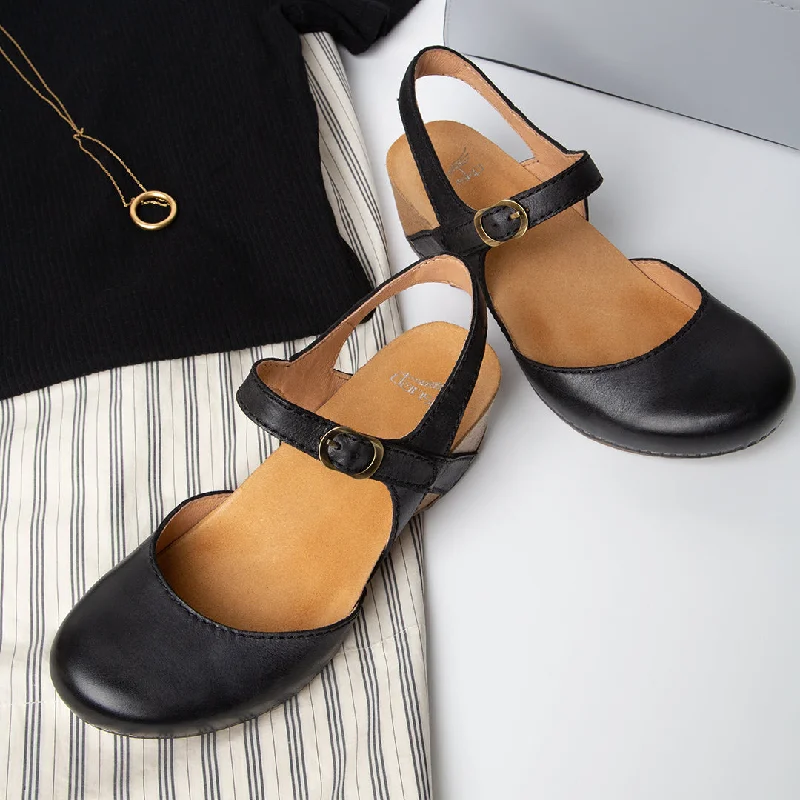 Tiffani Black Closed Toe Wedge